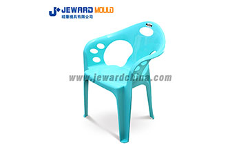 Вооруженные формовой стул CC01